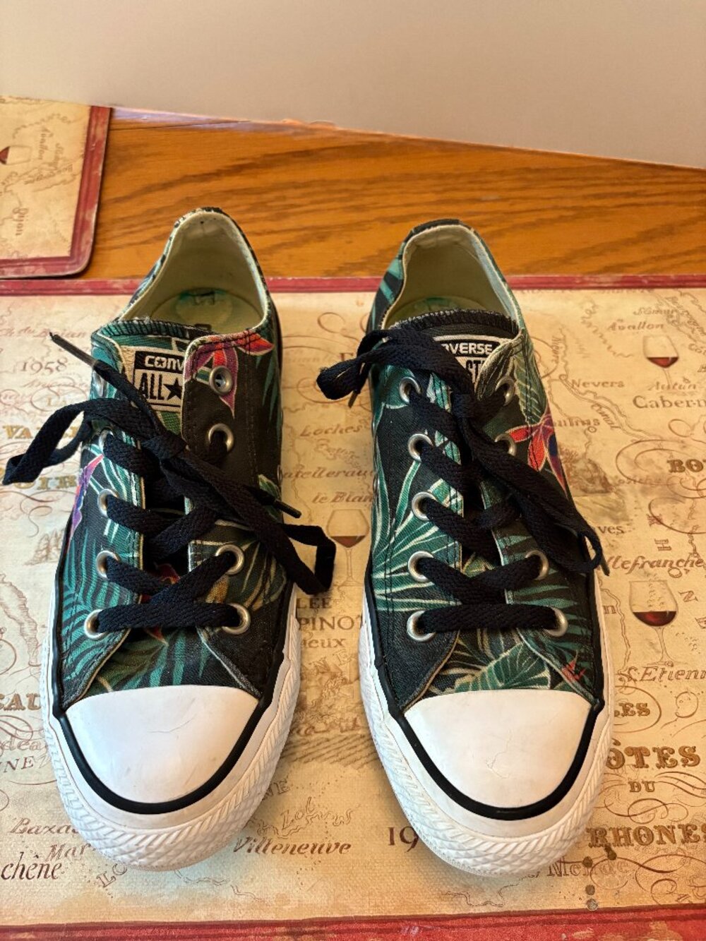 Converse Chuck Taylor All Star Tropical Print Low Tops - Women's Size 6 -CAD $35